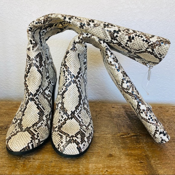 New KENNETH COLE Justin Snake Print Tall Boots - Picture 6 of 11